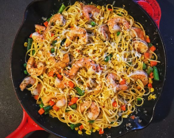 Weeknight Shrimp scampi in a red skillet